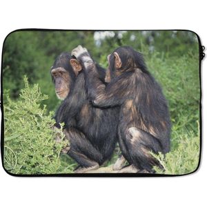 Laptophoes 13 inch - Verzorgende chimpansees - Laptop sleeve - Binnenmaat 32x22,5 cm - Zwarte achterkant
