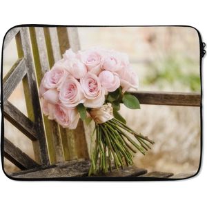 Laptophoes 17 inch 41x32 cm - Pioenroos roze - Macbook & Laptop sleeve Bos bloemen van roze pioenrozen - Laptop hoes met foto