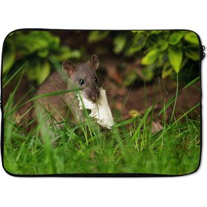 Laptophoes 14 inch 36x26 cm - Ratten - Macbook & Laptop sleeve Wilde rat eet brood - Laptop hoes met foto