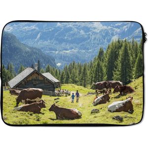 Laptophoes 13 inch 34x24 cm - Oostenrijk - Macbook & Laptop sleeve Boerderij in de bergen van Oostenrijk - Laptop hoes met foto