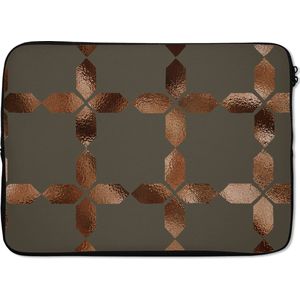 Laptophoes 14 inch 36x26 cm - Luxe patroon - Macbook & Laptop sleeve Luxe patroon met bronzen vierkanten tegen een donkere achtergrond - Laptop hoes met foto