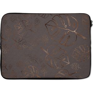 Laptophoes 14 inch 36x26 cm - Luxe patroon - Macbook & Laptop sleeve Luxe patroon van bronzen bladeren op een bruine achtergrond - Laptop hoes met foto