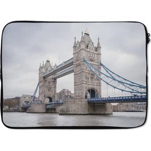 Laptophoes 14 inch 36x26 cm - Tower Bridge  - Macbook & Laptop sleeve Tower Bridge in London op een grijze dag - Laptop hoes met foto