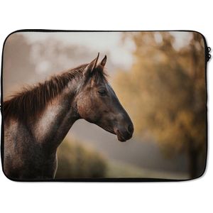 Laptophoes 14 inch 36x26 cm - Quarter Paard - Macbook & Laptop sleeve Grijs-bruin Quarter paard in de ochtend - Laptop hoes met foto
