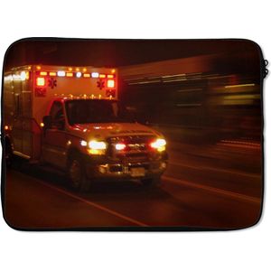 Laptophoes 13 inch 34x24 cm - Politie, ambulance, brandweer - Macbook & Laptop sleeve Snel rijdende ambulance - Laptop hoes met foto