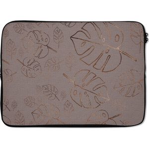 Laptophoes 13 inch 34x24 cm - Luxe patroon - Macbook & Laptop sleeve Luxe patroon van bronzen bladeren tegen een paarse achtergrond - Laptop hoes met foto