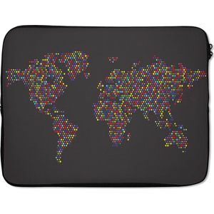 Laptophoes 17 inch - Wereldkaart - Stippen - Kleuren - Laptop sleeve - Binnenmaat 42,5x30 cm - Zwarte achterkant