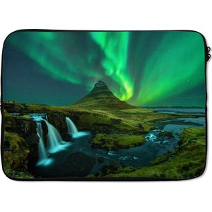 Laptophoes 13 inch 34x24 cm - IJsland  - Macbook & Laptop sleeve Aurora Borealis boven IJsland - Laptop hoes met foto