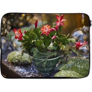 Laptophoes 14 inch - Lidcactus met rode bloemen - Laptop sleeve - Binnenmaat 34x23,5 cm - Zwarte achterkant