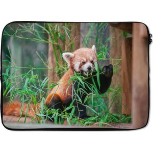 Laptophoes 13 inch 34x24 cm - Rode panda - Macbook & Laptop sleeve Rode panda in de natuur - Laptop hoes met foto