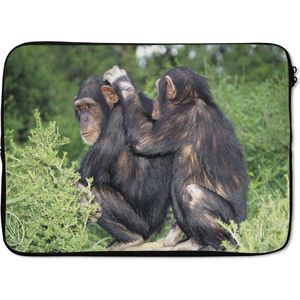 Laptophoes 14 inch - Verzorgende chimpansees - Laptop sleeve - Binnenmaat 34x23,5 cm - Zwarte achterkant