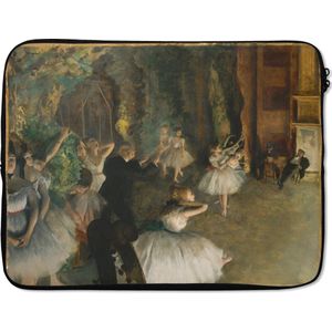 Laptophoes 17 inch - De repetitie van het ballet op het podium - Schilderij van Edgar Degas - Laptop sleeve - Binnenmaat 42,5x30 cm - Zwarte achterkant