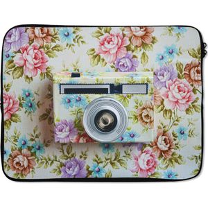 Laptophoes 15.6 inch - Camera - Camouflage - Bloemen - Laptop sleeve - Binnenmaat 39,5x29,5 cm - Zwarte achterkant