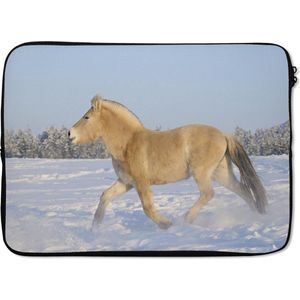 Laptophoes 14 inch - Dravend fjord paard in de sneeuw - Laptop sleeve - Binnenmaat 34x23,5 cm