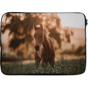 Laptophoes 14 inch 36x26 cm - Quarter Paard - Macbook & Laptop sleeve Quarter paard veulen in gouden gloed - Laptop hoes met foto