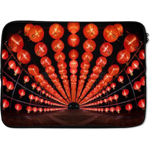 Laptophoes 14 inch - Rode lantaarns - Laptop sleeve - Binnenmaat 34x23,5 cm - Zwarte achterkant
