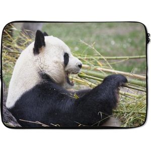 Laptophoes 13 inch - Pandabeer - Dieren - Bamboe - Laptop sleeve - Binnenmaat 32x22,5 cm - Zwarte achterkant