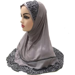 Luipaard grijze hoofddoek, mooie hijab.