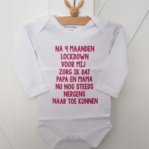 Rompertje baby met tekst corona lockdown opdruk cadeau jongen meisje zwangerschap bekendmaking bekendmaken aankondiging zwangerschapsaankondiging - geboorte jullie worden vertellen kraamcadeau babyshower verwachting opa oma oom tante papa en mama