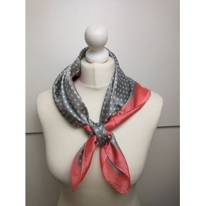 Vierkante dames sjaal Marleen gestipt motief koraal grijs wit neksjaal halssjaal 70x70