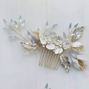KIANA  grande goudkleurige bruidsspeld - haaraccessoire bruiloft