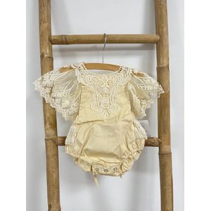 Babypakje fotoshoot-kanten babypakje-newborn pakje fotoshoot-baby pakje kant-beige kanten pakje-ibizalook-ibiza style-babypakje-Pakje Tess