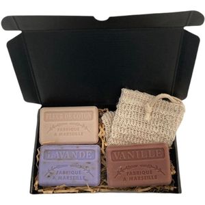 Soap bar set - zeep savon de marseille Lavendel scrub, Vanille, Fleur de coton 3x125 gr. + zeepzakje