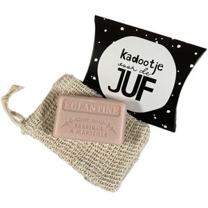 Cadeautje voor de juf: Wilde roos 125 g. + Sisal zeepzakje - savon de marseille - zeep geschenkset - geschenk juf