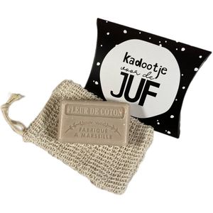 Cadeautje voor de juf: Katoenbloem 125 g. + Sisal zeepzakje - savon de marseille - zeep geschenkset - geschenk juf
