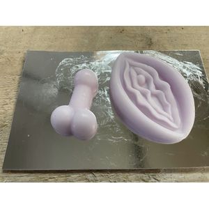Zeepjes in de vorm penis/piemel en vagina kleur lila geur lavendel