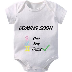 Hospitrix Baby Rompertje met Tekst ""Coming Soon TWINS"" | Korte Mouw | Kraamkado |  Cadeau voor Zwangerschap | Zwangerschap Aankondiging | Bekendmaking | Aankondiging | Aanstaande Moeder | Moederdag