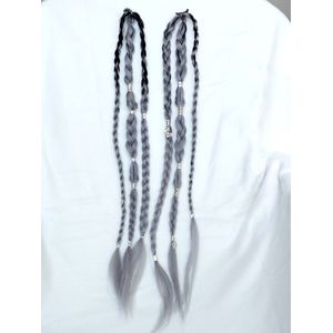 Clip-in hair extensions van synthetisch haar vlechten | Grijs - Zwart met zilverkleurige bedels