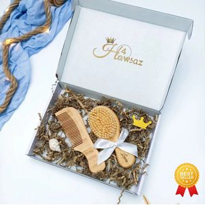 Gepersonaliseerd houten kam en borstel setje 2 stuks - Hawsaz.nl cadeau - Genderneutraal - Borstelset - kraamcadeau - Babycadeau - Cadeau voor tweeling - Kraamcadeau met naam - Verzorgingsset - Geboortecadeau met naam voor jongens en meisjes