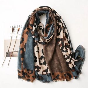 Emilie Scarves - sjaal - viscose - franjes - panterprint - blauw bruin