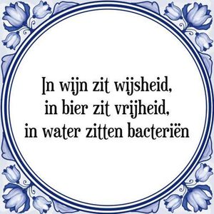 Tegeltje met Spreuk (Tegeltjeswijsheid): In wijn zit wijsheid, in bier zit vrijheid, in water zitten bacteri�n + Kado verpakking & Plakhanger