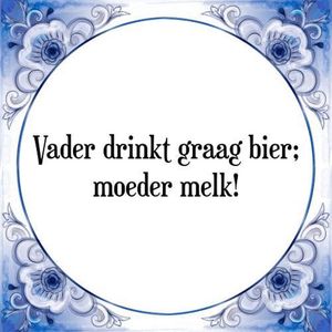 Tegeltje met Spreuk (Tegeltjeswijsheid): Vader drinkt graag bier; moeder melk! + Kado verpakking & Plakhanger