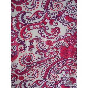 Hamamdoek, sarong, pareo, yogadoek, saunadoek, lengte 115 cm breedte 165 cm bloemen kleuren wit roze paars rood versierd met franjes.
