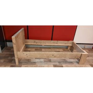 Bed ''Basic'' van Gebruikt steigerhout eenpersoonsbed 90x200cm