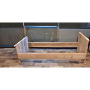 Bed ''Big'' van Gebruikt steigerhout eenpersoonsbed 90x200cm