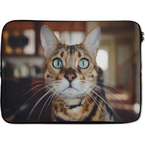 Laptophoes 14 inch - Kat - Snorharen - Portret - Laptop sleeve - Binnenmaat 34x23,5 cm - Zwarte achterkant