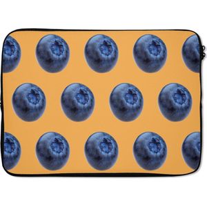 Laptophoes 13 inch - Blauwe bes - Patroon - Oranje - Laptop sleeve - Binnenmaat 32x22,5 cm - Zwarte achterkant