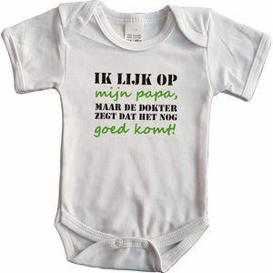 Witte romper met ""Ik lijk op mijn papa, maar de dokter zegt dat het nog goed komt!"" - maat 80 - vaderdag, cadeautje, kraamcadeau, grappig, geschenk, baby, tekst