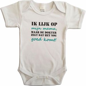Witte romper met ""Ik lijk op mijn mama, maar de dokter zegt dat het nog goed komt!"" - maat 80 - moederdag, zwanger, cadeautje, kraamcadeau, grappig, geschenk, baby, tekst