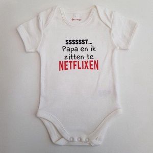Witte romper met ""Sssssst... Papa en ik zitten te netflixen"" - maat 68 - vaderdag, cadeautje, kraamcadeau, grappig, geschenk, baby, tekst