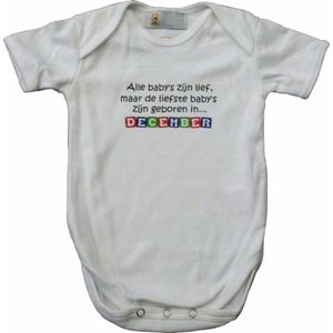 Witte romper met ""Alle baby's zijn lief, maar de liefste baby's zijn geboren in December"" - maat 74/80 - babyshower, zwanger, cadeautje, kraamcadeau, grappig, geschenk, baby, tekst, bodieke
