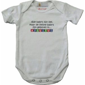 Witte romper met ""Alle baby's zijn lief, maar de liefste baby's zijn geboren in Augustus"" - maat 74/80 - babyshower, zwanger, cadeautje, kraamcadeau, grappig, geschenk, baby, tekst, bodieke