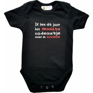 Zwarte romper met ""Ik ben dit jaar het mooiste cadeautje onder de kerstboom"" - maat 74/80 - babyshower, zwanger, cadeautje, kraamcadeau, grappig, geschenk, baby, tekst, bodieke, kerst, kerstmis