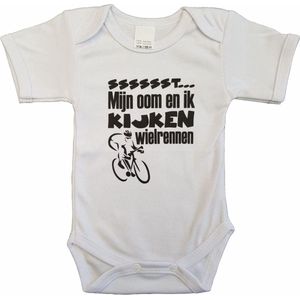 Witte romper met ""Sssssst... Mijn oom en ik kijken wielrennen"" - maat 80 - cadeautje, kraamcadeau, grappig, geschenk, baby, tekst