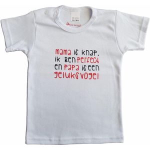 Wit baby t-shirt met "Mama is knap, ik ben perfect en papa is een geluksvogel" - maat 80 - vaderdag, vader, moeder, moederdag, cadeautje, kraamcadeau, grappig, geschenk, baby, tekst