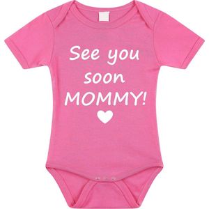 Baby rompertje met leuke tekst | See you soon mommy! |zwangerschap aankondiging | cadeau papa mama opa oma oom tante | kraamcadeau | maat 56 roze